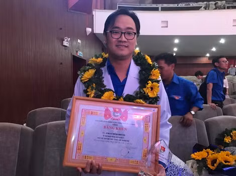 Tiến sĩ, bác sĩ Phan Minh Hoàng.