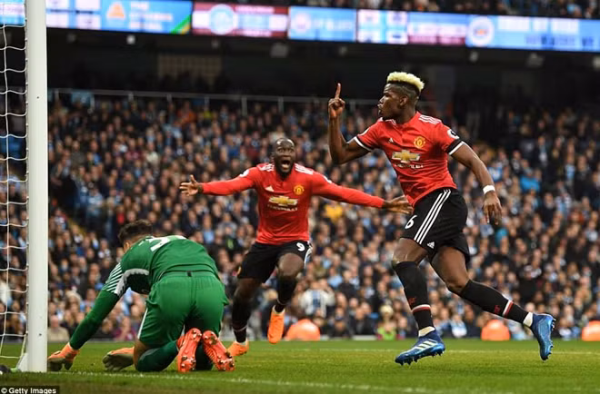 Paul Pogba bỗng chốc tỏa sáng sau thời gian dài im tiếng. Ảnh: Getty Image.