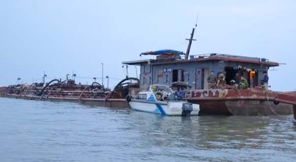 Những hình ảnh tại hiện trường. Những hình ảnh tại hiện trường.