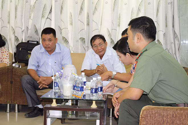 Đoàn thanh tra làm việc với đại diện phòng khám đa khoa Hoàng Kim.