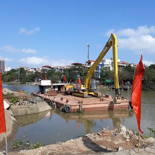 Gói thầu nạo vét sông Tam Bạc đang được thực hiện dù có những bất thường trong đấu thầu.