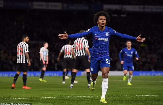 Willian ghi bàn giúp Chelsea tạm thời rút ngắn khoảng cách với top 3.