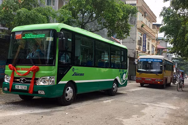 Tăng thêm nhiều tiện ích trên xe buýt để thu hút khách.