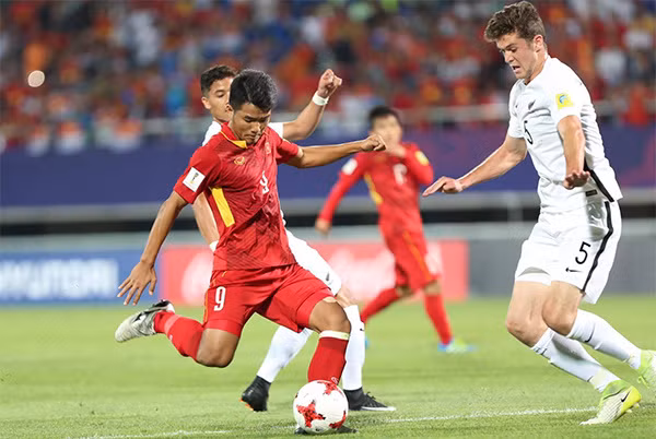U20 Việt Nam chơi vượt trôi đối thủ nhưng không dứt điểm thành công. Ảnh: VNE.