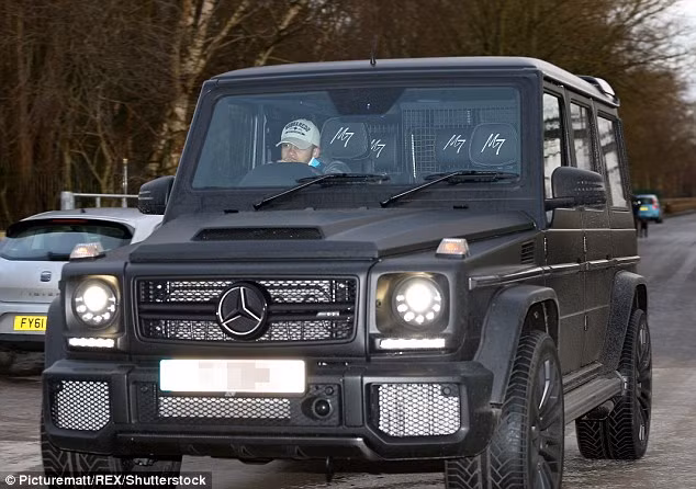 Tiền vệ cánh Memphis Depay của Man United đã bỏ ra 100.000 bảng để tậu riêng cho mình một chiếc Mercedes Jeep AMG V8. Không có nhiều thông tin về chiếc xe này tuy nhiên nhà sản xuất đã có những sửa đổi trong thiết kế nội thất phù hợp với yêu cầu người mua. Tiền vệ cánh Memphis Depay của Man United đã bỏ ra 100.000 bảng để tậu riêng cho mình một chiếc Mercedes Jeep AMG V8. Không có nhiều thông tin về chiếc xe này tuy nhiên nhà sản xuất đã có những sửa đổi trong thiết kế nội thất phù hợp với yêu cầu người mua.