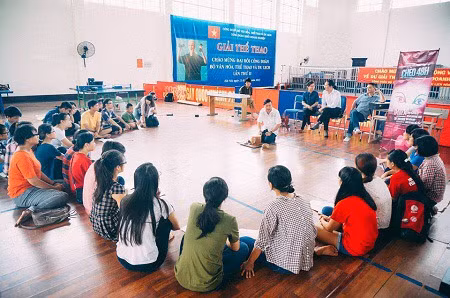 Một buổi học hát chèo của nhóm Chèo 48h. Một buổi học hát chèo của nhóm Chèo 48h.