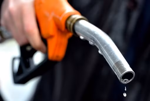 Xăng tăng giá từ 15h chiều nay