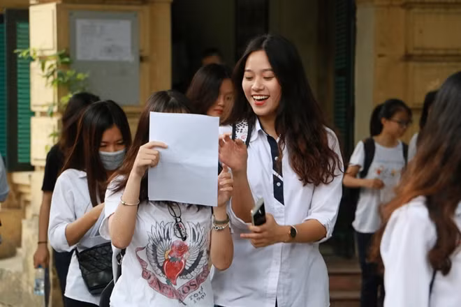 Nụ cười rạng rỡ trên nhiều khuôn mặt của các cô cậu tú tương lai.