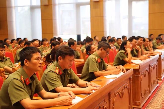 Các đại biểu tham dự Hội nghị.