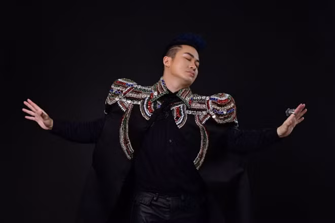 Ca sĩ Tùng Dương.