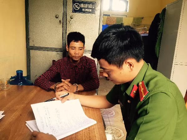 Đối tượng Tuấn tại Cơ quan CSĐT Công an tỉnh Hưng Yên. Đối tượng Tuấn tại Cơ quan CSĐT Công an tỉnh Hưng Yên.