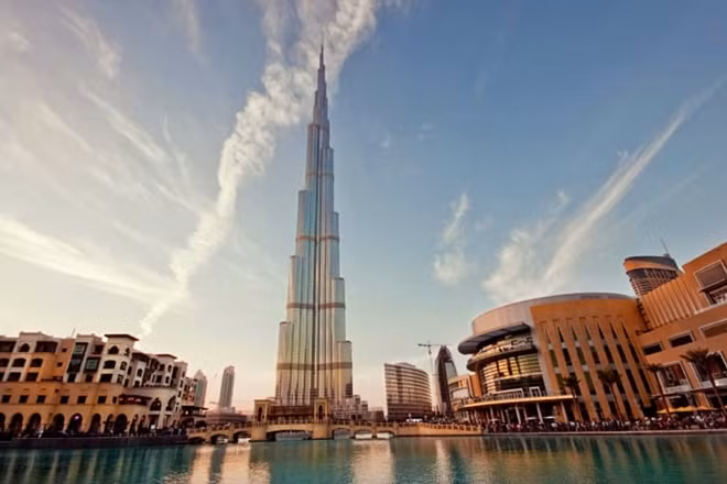 Burj Khalifa, tòa nhà cao nhất thế giới hiện nay, biểu tượng của đỉnh cao kiến trúc tòa nhà chọc trời hiện đại. Ảnh: CNN.