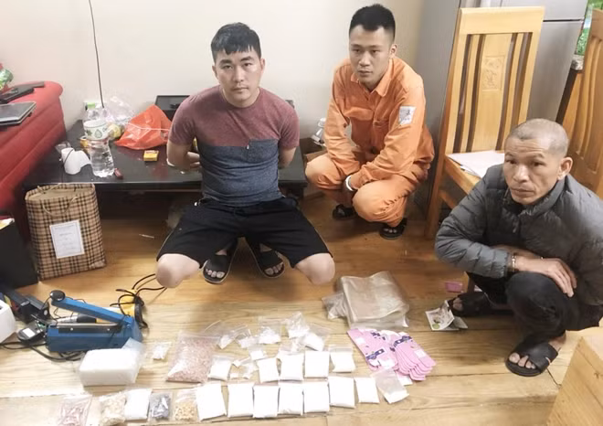 Các đối tượng và tang vật