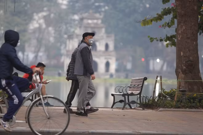 Tập thể dục buổi sáng là một thói quen tốt và đã gắn chặt với đời sống của nhiều cư dân Hà Thành.