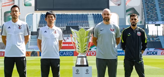 Chiếc Cup AFC là phần thưởng cho đội chiến thắng trong trận này. Ảnh: AFC.