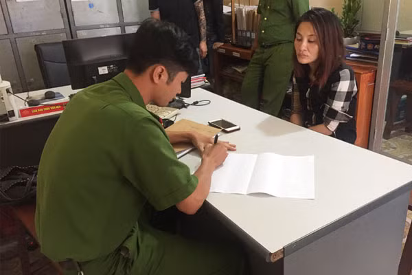 Đối tượng Vũ Thị Thu Hà tại cơ quan điều tra.
