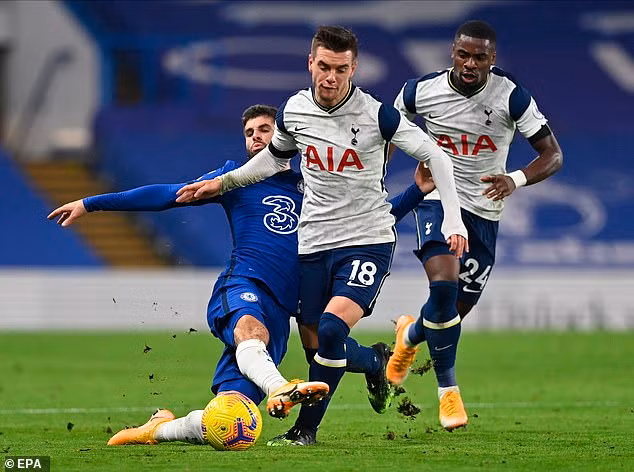 Dẫu vậy Tottenham vẫn lấy lại được ngôi đầu bảng từ tay Liverpool. Dẫu vậy Tottenham vẫn lấy lại được ngôi đầu bảng từ tay Liverpool.