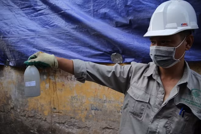 Trước đó đơn vị này cũng đã thực hiện lấy mẫu, phân tích, đánh giá chất lượng môi trường xung quanh khu vực này vào ngày 30-8 (ngay sau khi vụ cháy diễn ra).