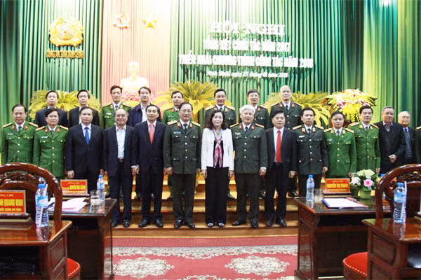 Thứ trưởng Nguyễn Văn Thành và đồng chí Nguyễn Thị Thanh cùng các đại biểu tham dự Hội nghị. Thứ trưởng Nguyễn Văn Thành và đồng chí Nguyễn Thị Thanh cùng các đại biểu tham dự Hội nghị.