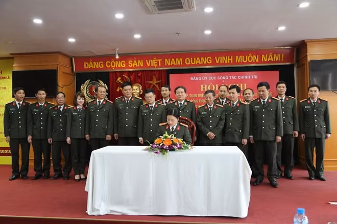 Các đơn vị, tổ chức quần chúng Cục Công tác chính trị ký giao ước thi đua thực hiện Cuộc vận động