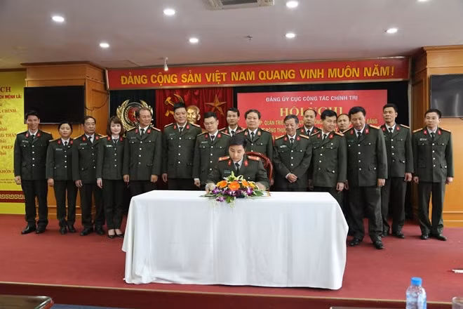 Các đơn vị, tổ chức quần chúng Cục Công tác chính trị ký giao ước thi đua thực hiện Cuộc vận động