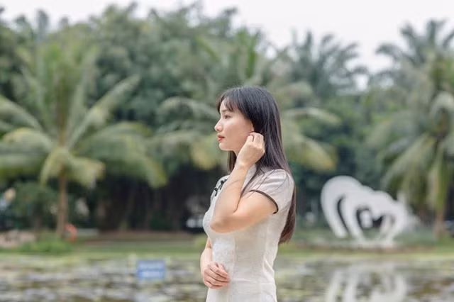 Giờ đây Hồng có thể tự tin giao tiếp với mọi người.