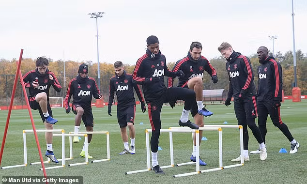 Man Utd luyện tập trước trận derby thành Manchester.