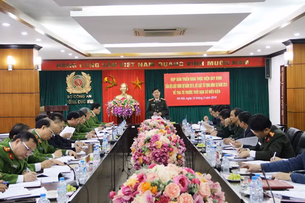 Thứ trưởng Nguyễn Văn Sơn phát biểu chỉ đạo tại cuộc họp.