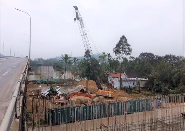 Các gói thầu thuộc dự án cao tốc Cam Lộ - La Sơn qua tỉnh Thừa Thiên-Huế đang được gấp rút triển khai.