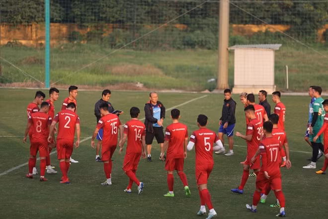 Chiều nay(12-11), ĐTVN có buổi tập thứ 2 với quân số đầy đủ chuẩn bị cho 2 trận đấu gặp UAE và Thái Lan sắp tới.