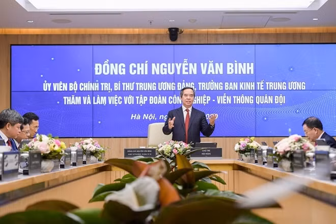 Đồng chí Nguyễn Văn Bình phát biểu tại buổi làm việc.