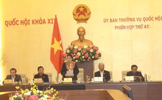 Chủ tịch Quốc hội Nguyễn Thị Kim Ngân nêu ý kiến tại phiên họp.