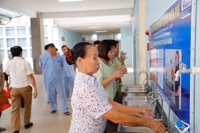 Hệ thống nước uống miễn phí cho người bệnh và người nhà bệnh nhân ở BV K