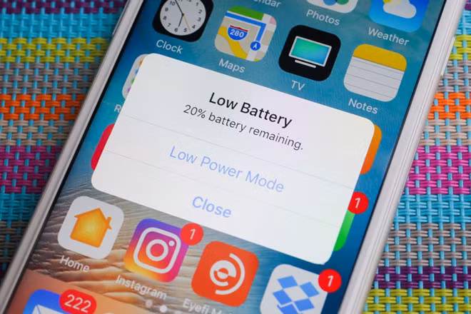 Apple lý giải đây là cách để kéo dài tuổi thọ cho sản phẩm tuy nhiên vẫn vấp phải sự phản đối của nhiều khách hàng. Apple lý giải đây là cách để kéo dài tuổi thọ cho sản phẩm tuy nhiên vẫn vấp phải sự phản đối của nhiều khách hàng.