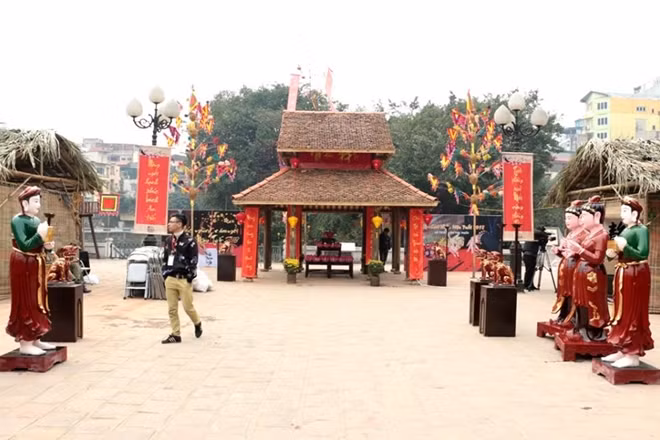 Chiều 9-2, hội chữ Xuân Mậu Tuất 2018 chính thức khai mạc. Xin chữ đầu năm từ lâu đã là một nét đẹp trong văn hóa của người Việt.