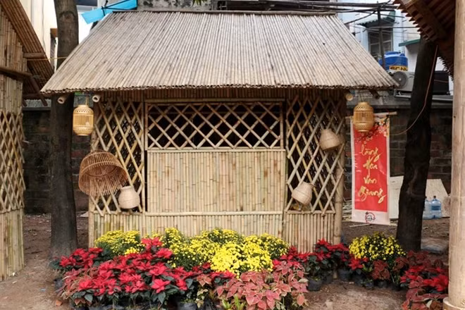 Mỗi "ông đồ" sẽ có một gian hàng riêng được thiết kế và trang trí cẩn thận.