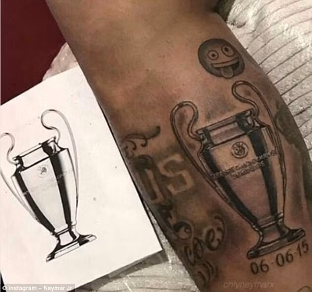 Hình xăm hình chiếc Cup của Neymar. Hình xăm hình chiếc Cup của Neymar.