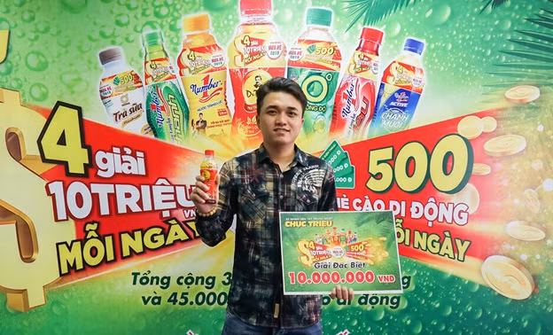 Anh Triệu Đông Minh nhận giải thưởng 10 triệu đồng.