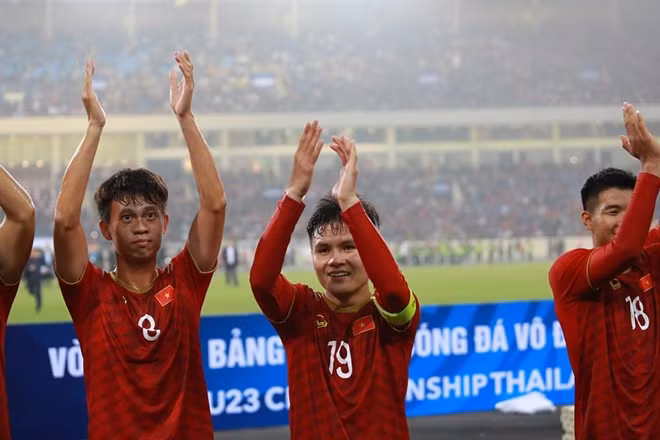Quang Hải vẫn chưa hồi phục thể lực sau chuỗi 3 trận "cày ải" cùng đội tuyển U23 Việt Nam. Ảnh: B.N.
