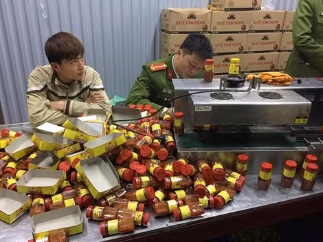Sản xuất hàng nghìn hộp sa tế giả đưa vào nhà hàng