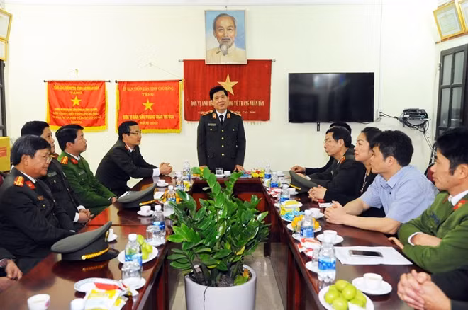 Thứ trưởng Nguyễn Văn Sơn phát biểu tại buổi làm việc với Công an huyện Trà Lĩnh.