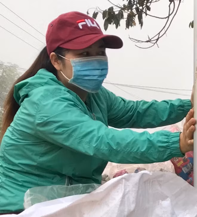Chị Duyên là tiểu thương ở chợ Thủ Đức nhưng vẫn rơi vào "bẫy" lừa.