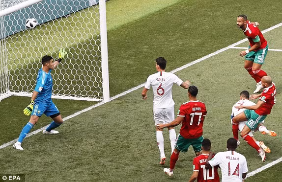 Bồ Đào Nha cũng có chiến thắng tối thiểu 1-0 nhờ công Ronaldo. Ảnh: EPA.