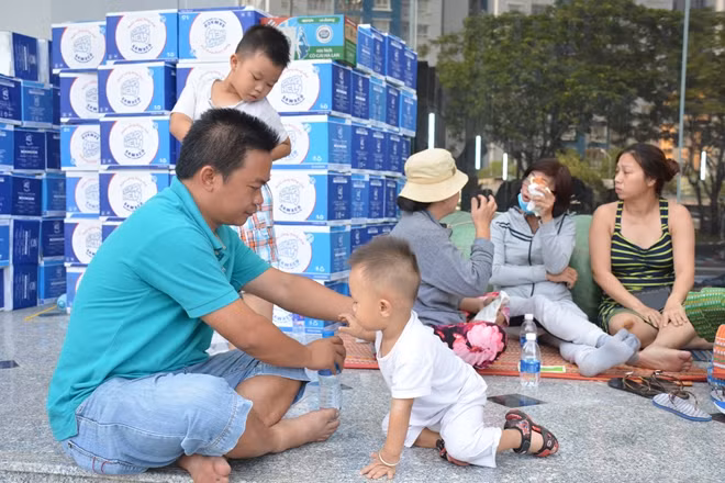 Người dân lo lắng về chỗ ở trong những ngày sắp tới.