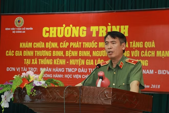 Thiếu tướng Phạm Bá Tuyến Giám đốc Bệnh viện Y học Cổ truyền Bộ Công an phát biểu tại chương trình.