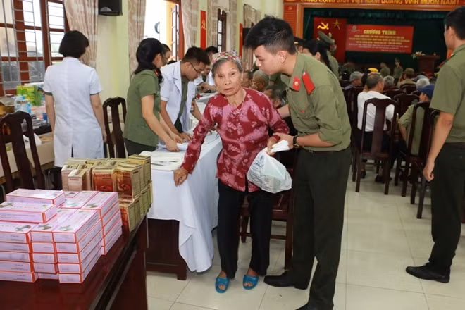 Xã Thống Kênh là một địa phương có truyền thống về tinh thần yêu nước. Qua các cuộc kháng chiến bảo vệ Tổ quốc, xã có 177 liệt sỹ, 47 thương, bệnh binh, 11 bà mẹ được phong tặng danh hiệu Bà mẹ Việt Nam anh hùng.