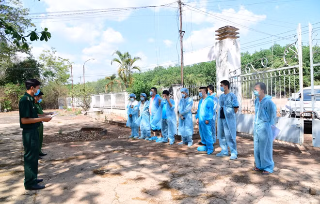 Công an huyện Bù Đốp và Bộ đội Biên phòng Bình Phước bắt giữ các đối tượng xuất nhập cảnh trái phép.
