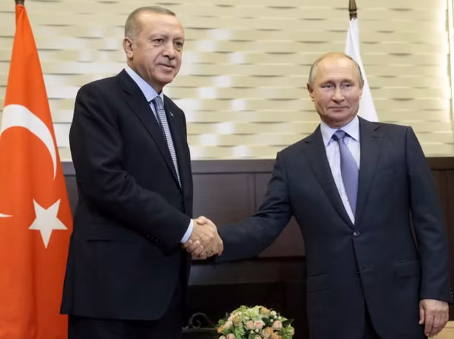 Tổng thống Nga Vladimir Putin và người đồng cấp Thổ Nhĩ Kỳ đã ký một thoả thuận mới về vấn đề Syria sau 5 giờ đồng hồ đàm phán căng thẳng. Ảnh: AP