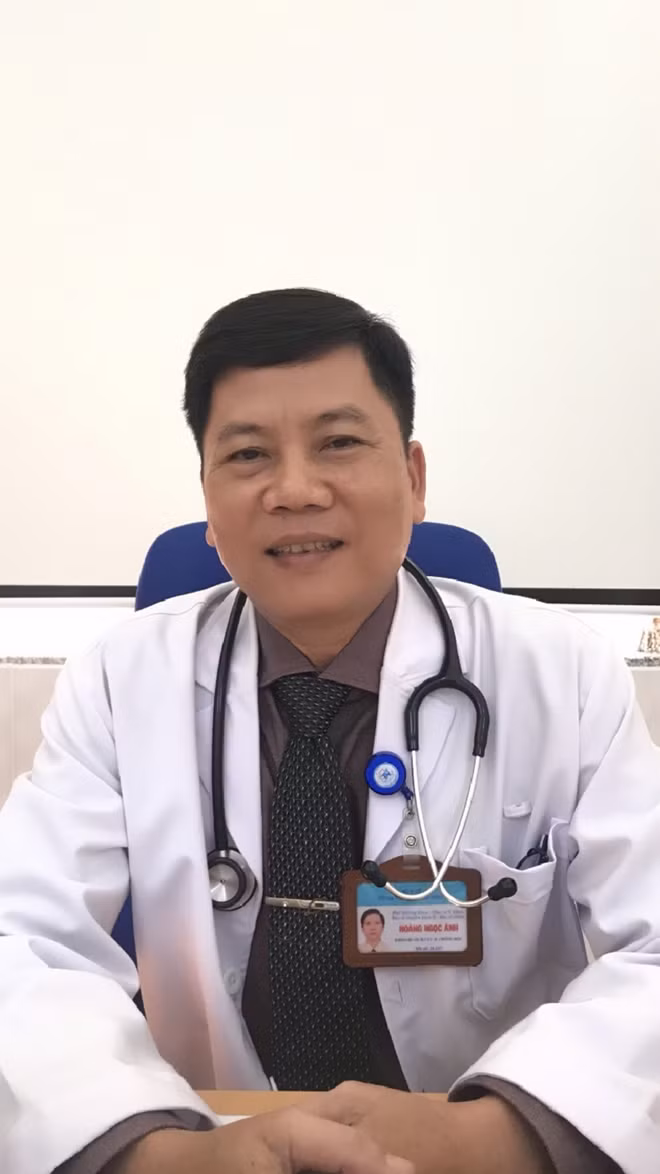 BS.CK2 Hoàng Ngọc Ánh thông tin về các ca bệnh.