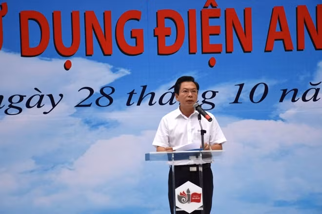 Đồng chí Nguyễn Anh Tuấn - PTGĐ EVNHANOI phát biểu tại chương trình.